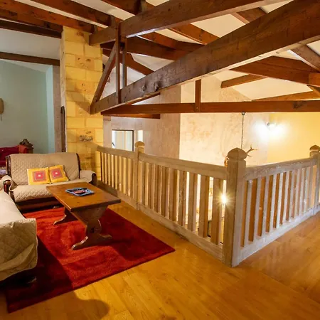 Maison De Charme Avec Terrasse, 3 Chambres, Au Pied Du Chateau De Biron, Proche Monpazier - Fr-1-616-134 Biron (Dordogne)