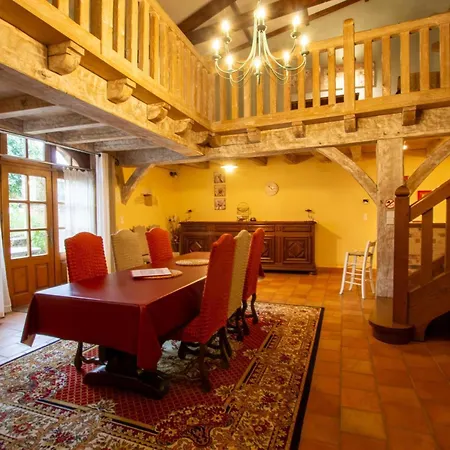 Maison De Charme Avec Terrasse, 3 Chambres, Au Pied Du Chateau De Biron, Proche Monpazier - Fr-1-616-134 * Biron (Dordogne)